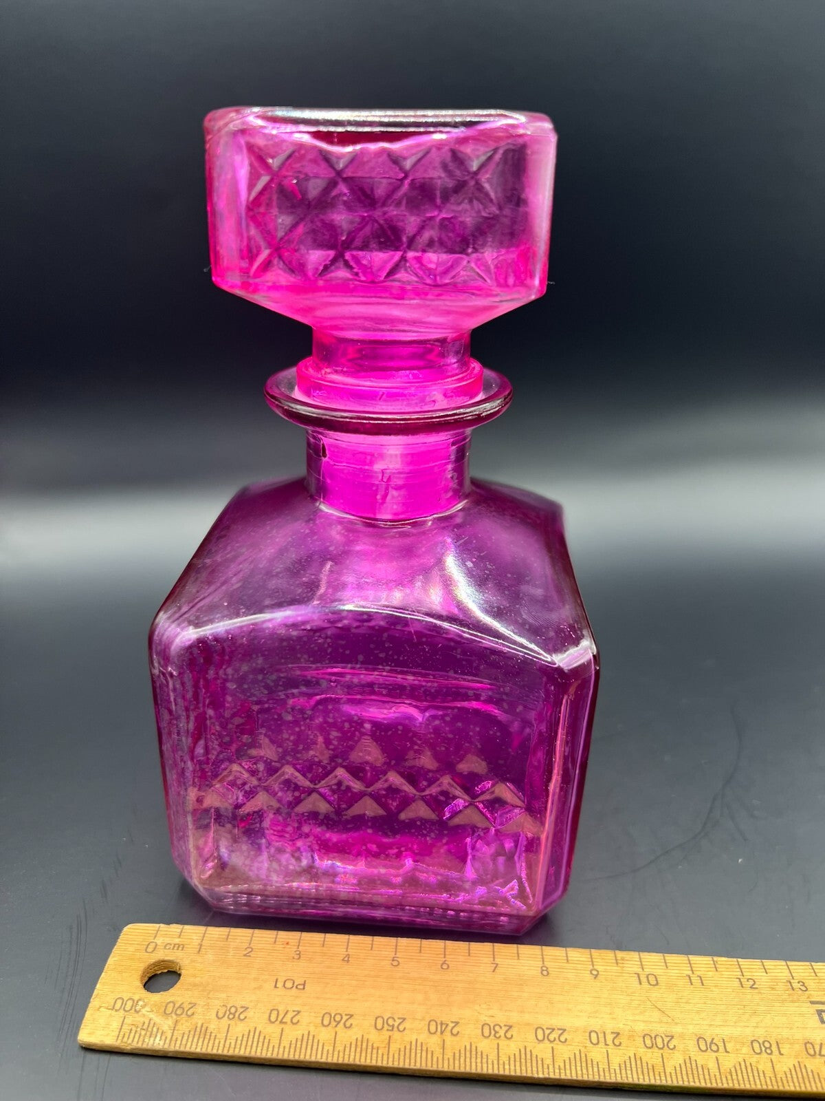 Speckled Hot Pink Diamond Decanter with Lid – Mid-Century Retro Barware
