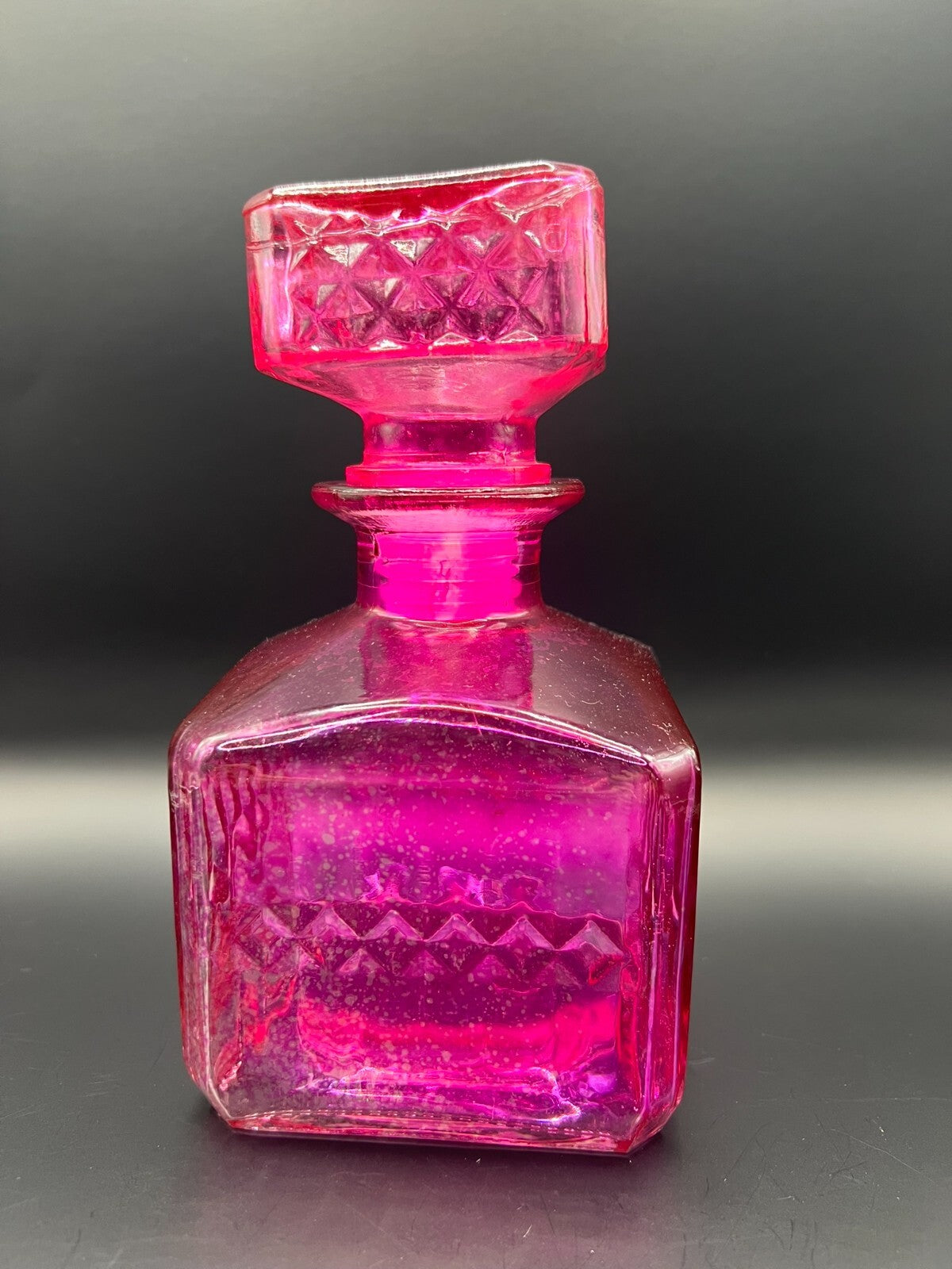 Speckled Hot Pink Diamond Decanter with Lid – Mid-Century Retro Barware