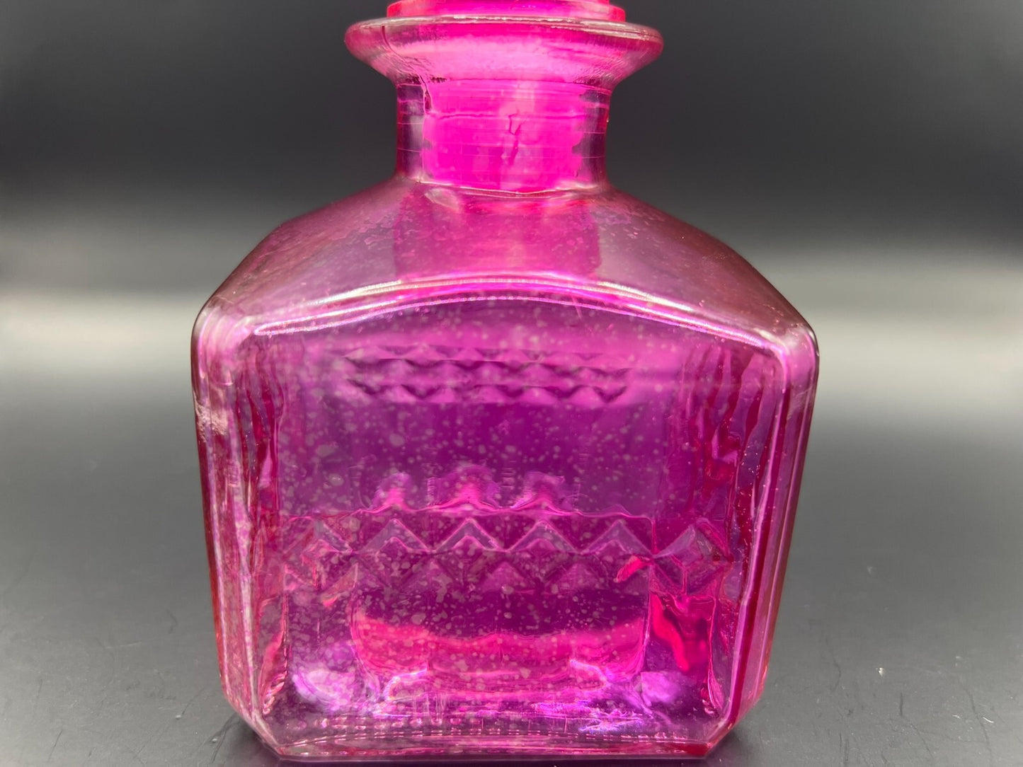 Speckled Hot Pink Diamond Decanter with Lid – Mid-Century Retro Barware