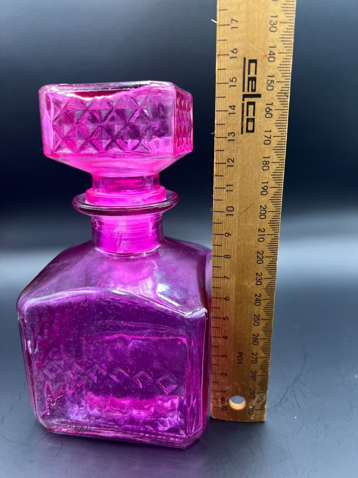 Speckled Hot Pink Diamond Decanter with Lid – Mid-Century Retro Barware