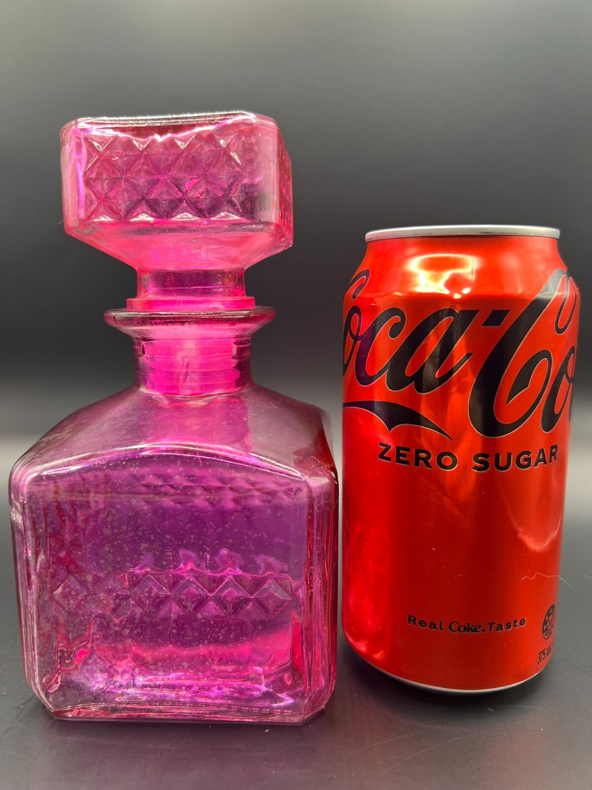 Speckled Hot Pink Diamond Decanter with Lid – Mid-Century Retro Barware