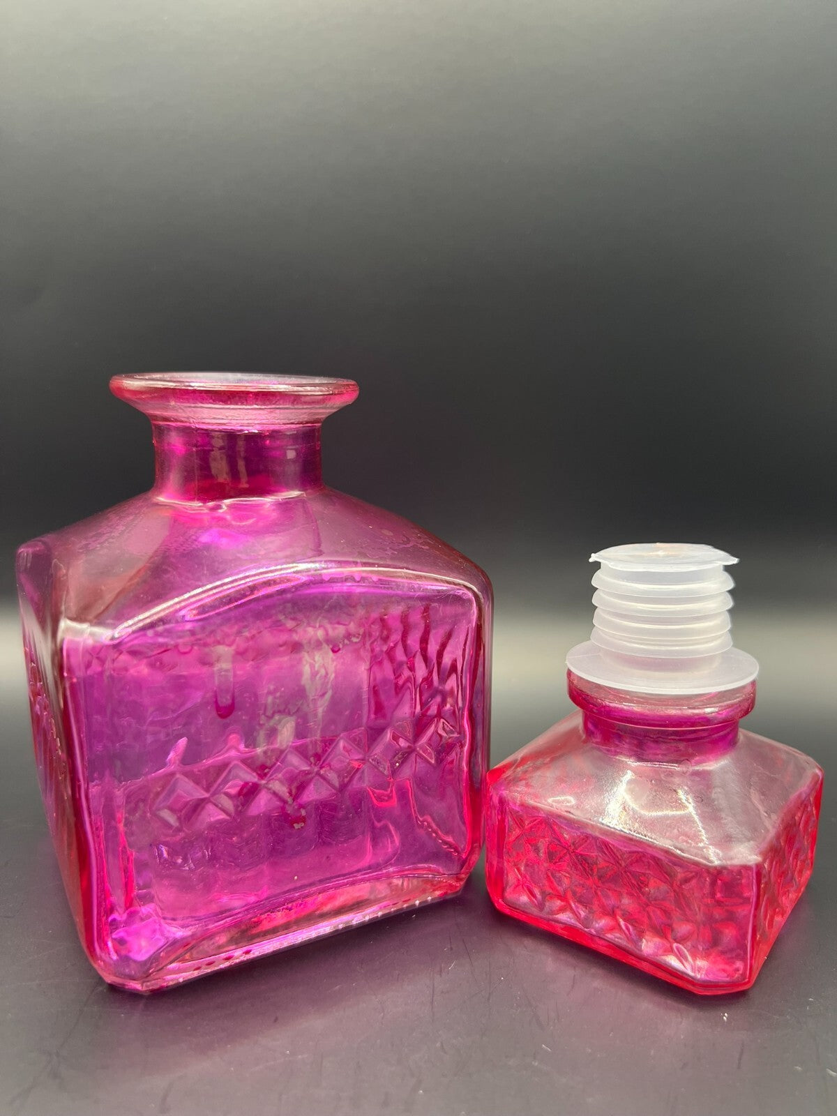 Speckled Hot Pink Diamond Decanter with Lid – Mid-Century Retro Barware