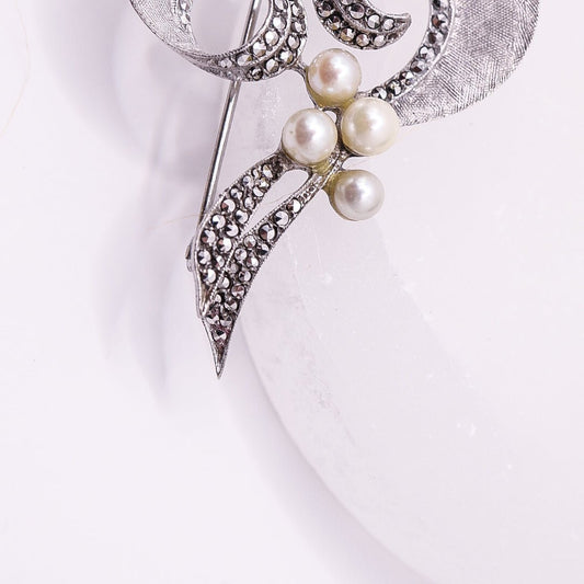 925 Vintage Pearl & Marcasite Brooch with Silver Setting and Elegant Design