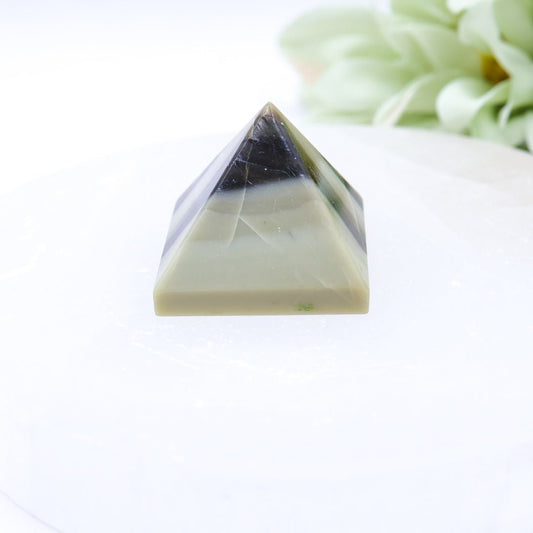 Small Banded Agate Pyramid |1.5cm