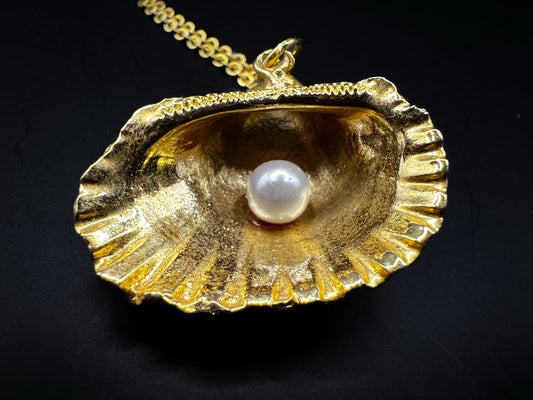 Gold Toned Faux Pearl Shell Pendant Necklace, Coastal Lux Costume Jewellery