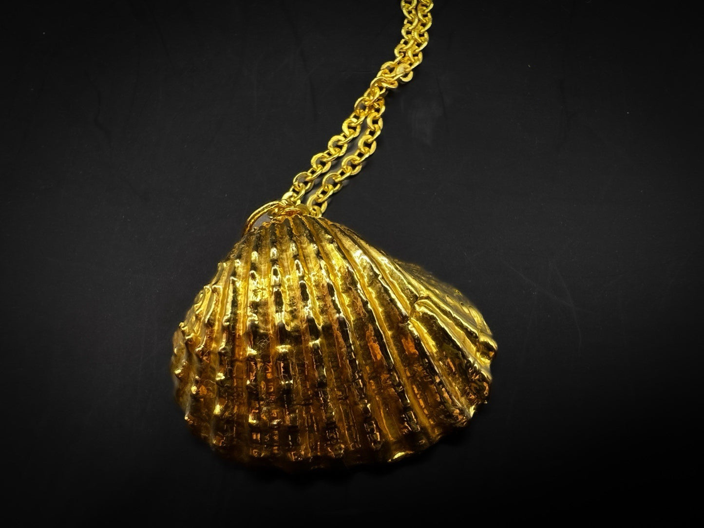 Gold Toned Faux Pearl Shell Pendant Necklace, Coastal Lux Costume Jewellery