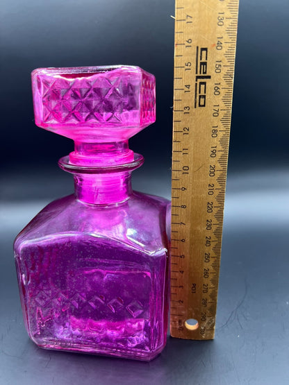 Speckled Hot Pink Diamond Decanter with Lid – Mid-Century Retro Barware