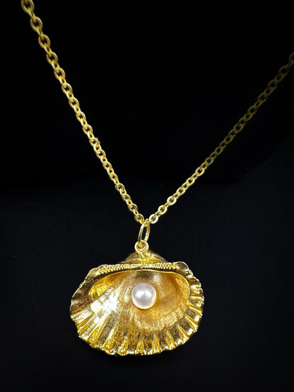 Gold Toned Faux Pearl Shell Pendant Necklace, Coastal Lux Costume Jewellery
