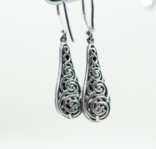 Silver filigree hook earrings in raindrop shape