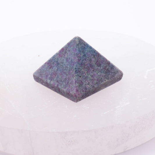 Small Ruby Fuchsite Pyramid || 1.5cm