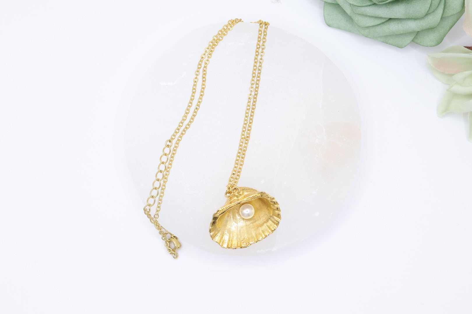 Gold Toned Faux Pearl Shell Pendant Necklace