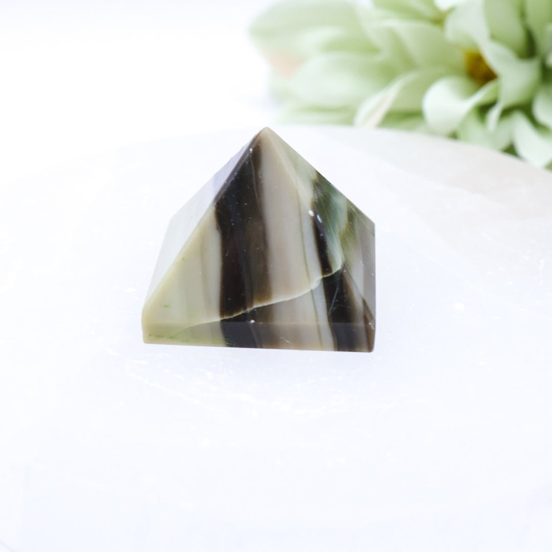 Small Banded Agate Pyramid |1.5cm