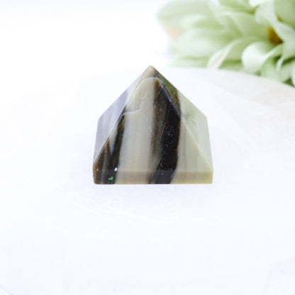 Small Banded Agate Pyramid |1.5cm
