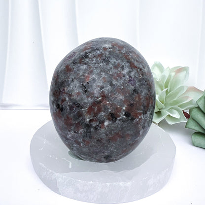 Imperfect UV Reactive Yooperlite Skull |Medium Size 8cm