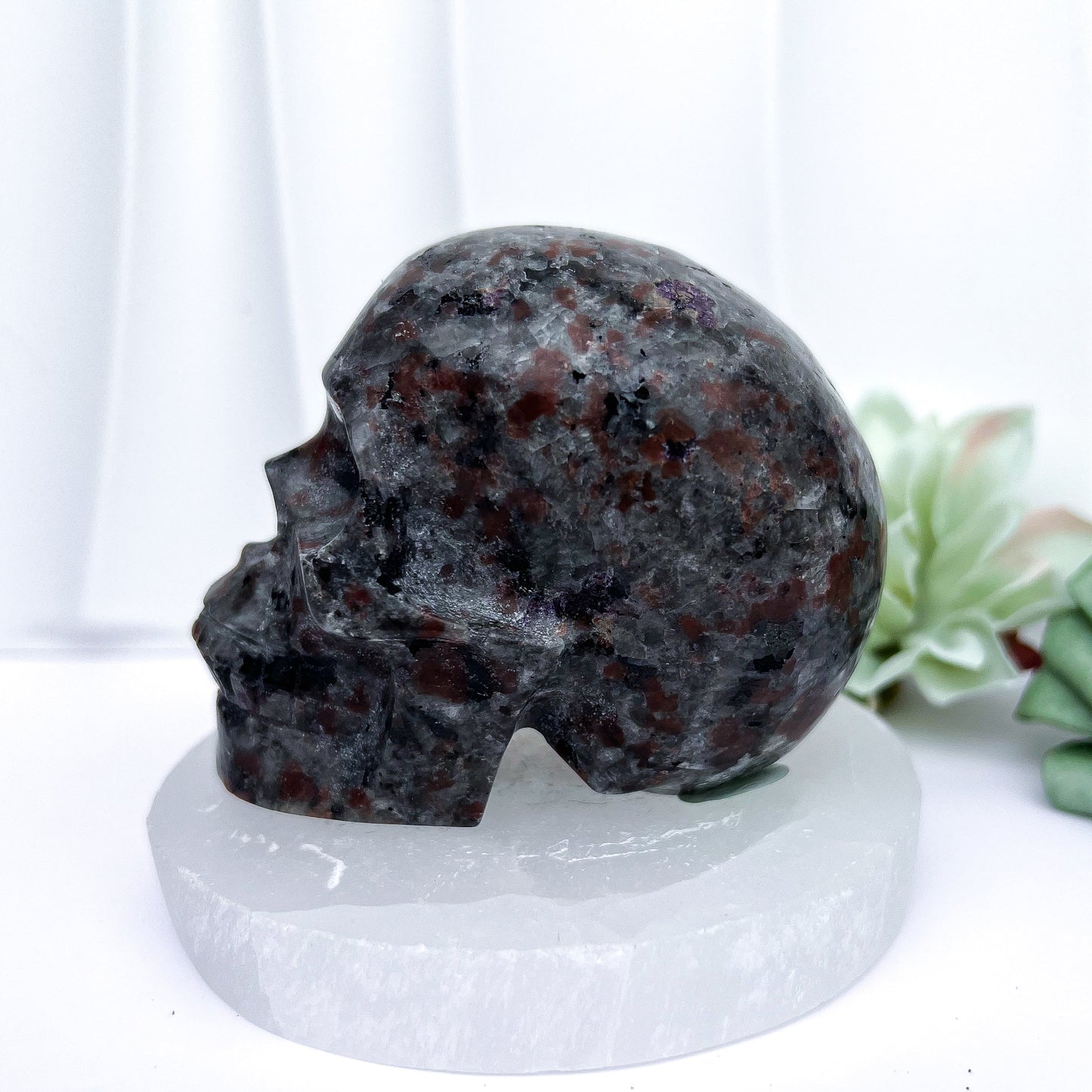 Imperfect UV Reactive Yooperlite Skull |Medium Size 8cm