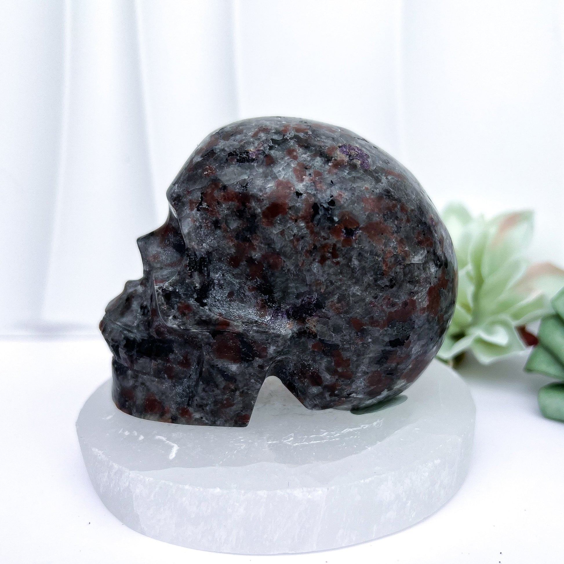 Imperfect UV Reactive Yooperlite Skull |Medium Size 8cm